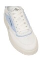 sneakers-blanches-avec-coutures-uniques