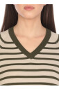 pull-en-coton-a-rayures-col-v