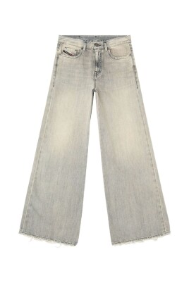 light-grey-jeans-with-logo-application