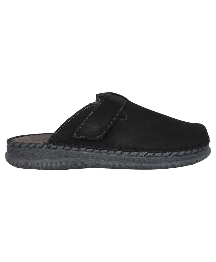 chaussons-noirs-pour-hommes-a-la-maison
