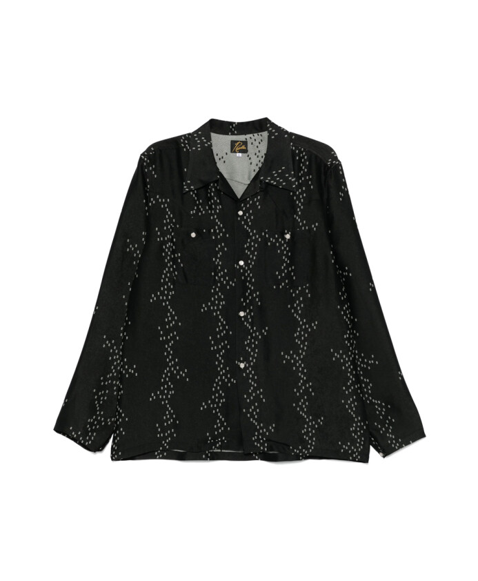 chemise-noire-avec-col-pointu