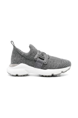 chaussures-plates-grises-slip-on