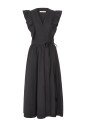 robe-noire-avec-ceinture-a-la-taille