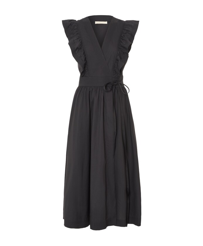 robe-noire-avec-ceinture-a-la-taille