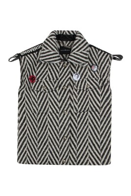chevron-logo-gilet-button-closure