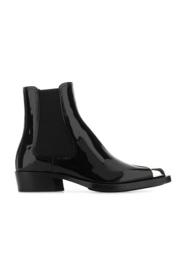 sleek-chelsea-boots-for-women
