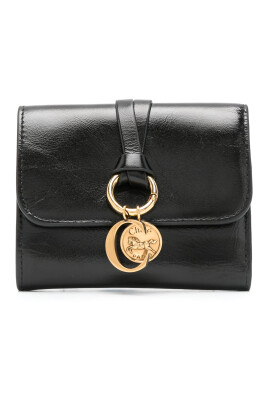 alphabet-purse-in-shiny-leather