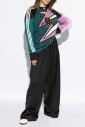sweatshirt-avec-un-patch