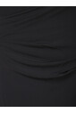 robe-midi-noire-a-encolure-asymetrique