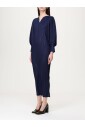 robe-bleue-a-col-en-v-et-ourlet-evase