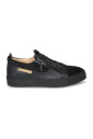 zwarte-sneakers-voor-heren-stijlvol