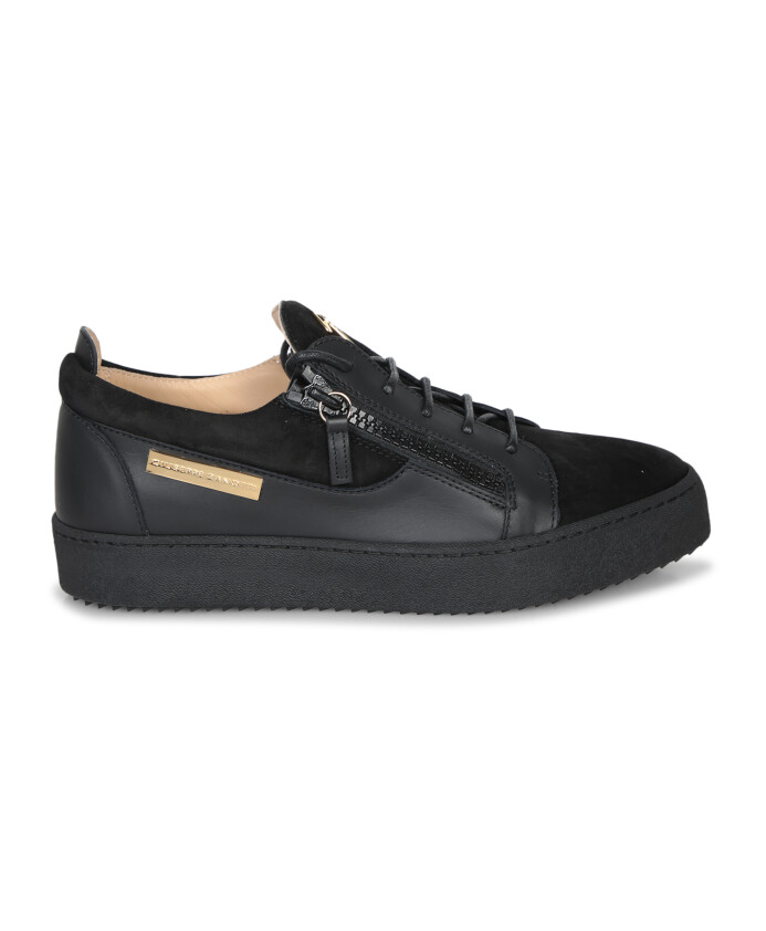 zwarte-sneakers-voor-heren-stijlvol
