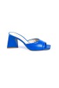 mules-en-cuir-bleu-a-bout-carre