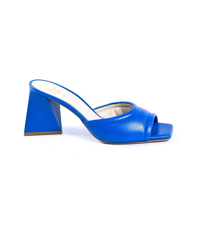 mules-en-cuir-bleu-a-bout-carre