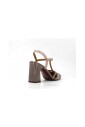 lakleren-pumps-met-gespsluiting