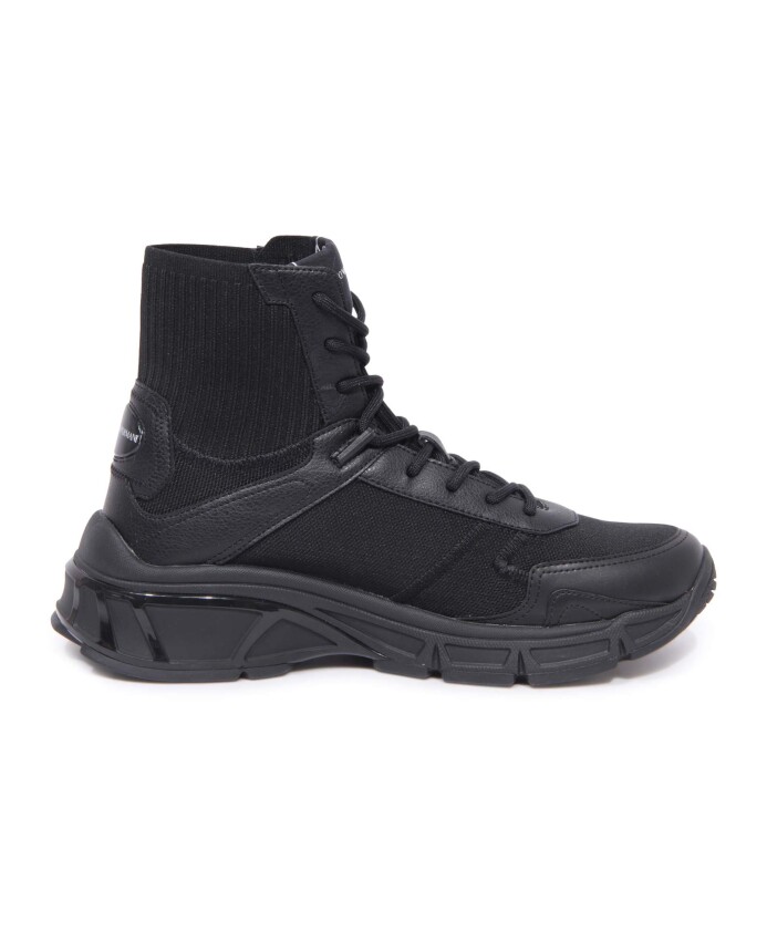 chaussures-noires-en-mousse-douce-x4z124