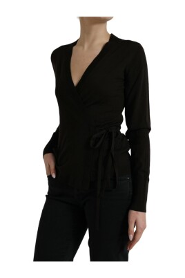 cardigan-noir-a-croisillons-col-en-v