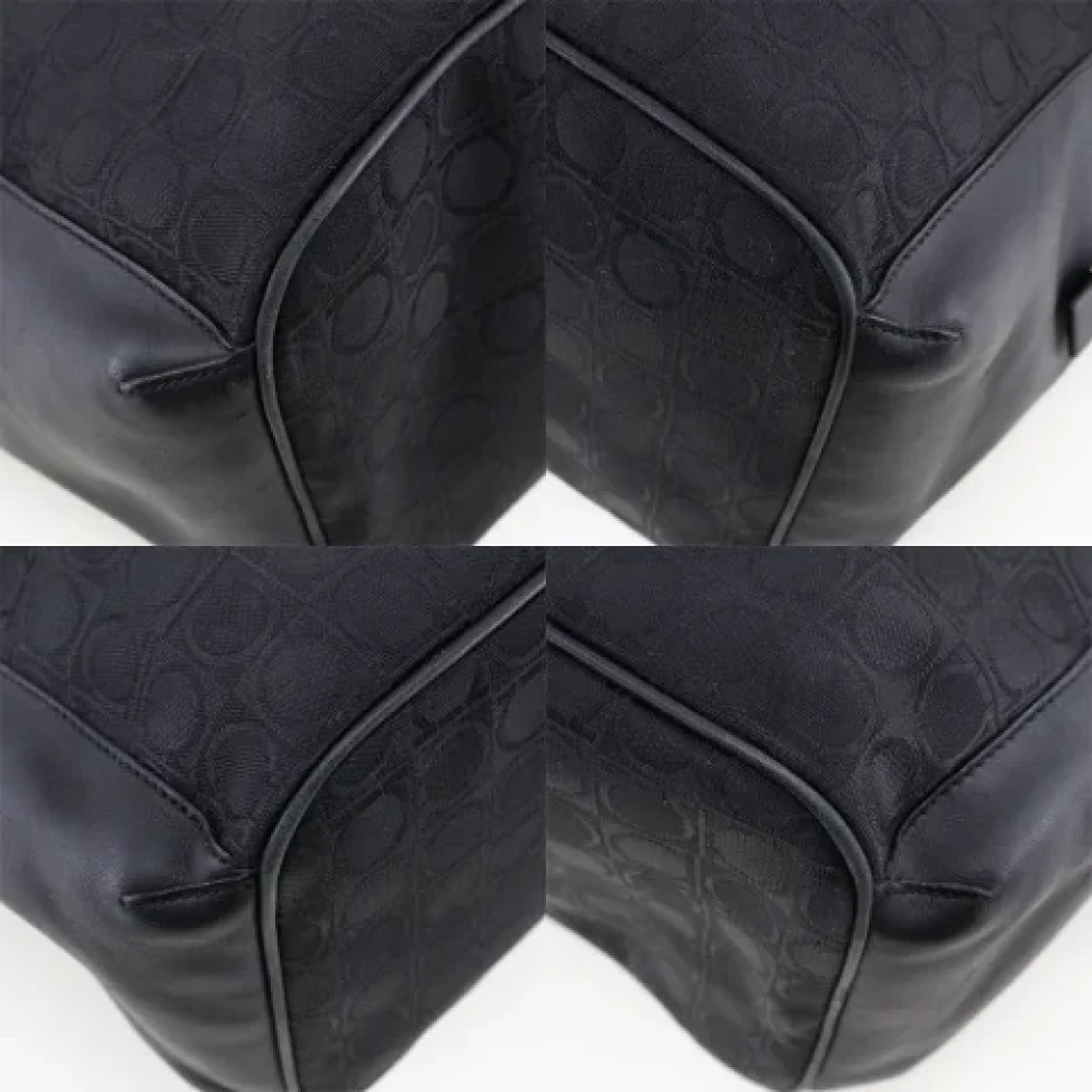 Salvatore Ferragamo Pre-owned Fabric shoulder-bags Black Dames