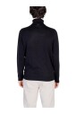 pull-noir-a-col-roule-tricote