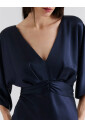 robe-midi-en-satin-a-col-en-v