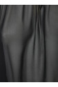haut-elegant-noir-avec-details-rassembles