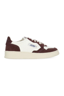 sneakers-en-cuir-blanc-avec-details-contrastants