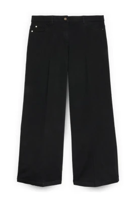Wide-Leg Jeans