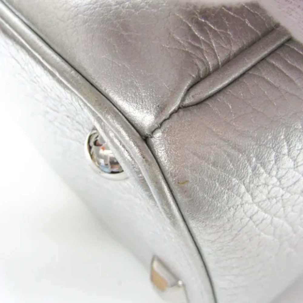 Maison Margiela Pre-owned Leather shoulder-bags Gray Dames