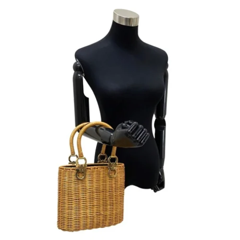 Salvatore Ferragamo Pre-owned Leather totes Beige Dames