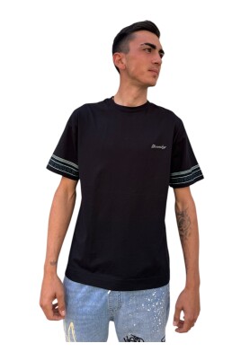 minimalist-short-sleeve-t-shirt