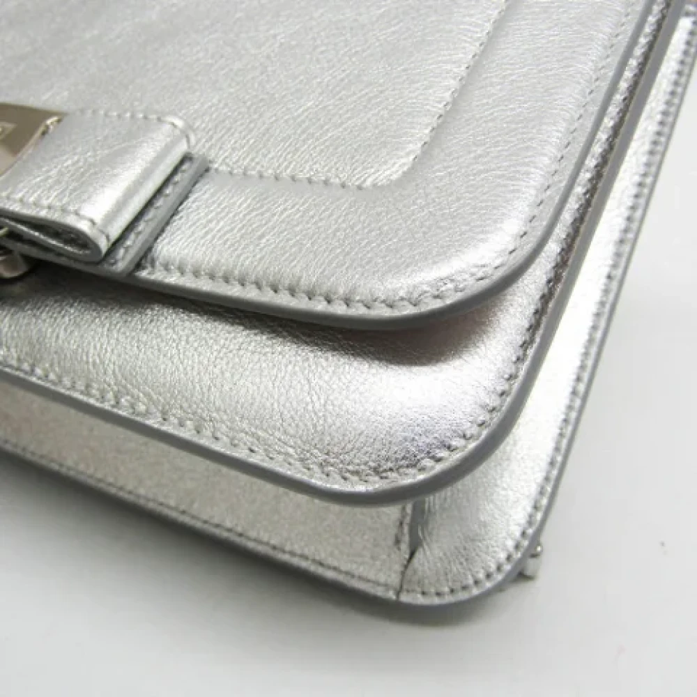 Salvatore Ferragamo Pre-owned Leather shoulder-bags Gray Dames