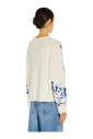 pull-a-motif-de-roses-bleu-et-blanc