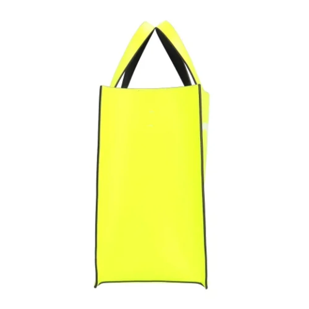 Valentino Vintage Pre-owned Leather shoulder-bags Yellow Dames