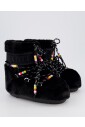 bottes-basses-en-fausse-fourrure-et-perles