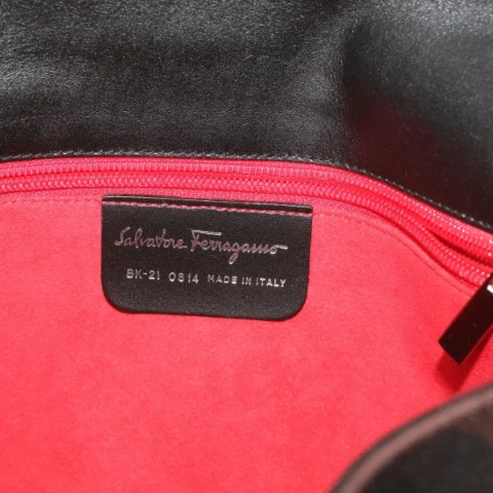 Salvatore Ferragamo Pre-owned Canvas shoulder-bags Black Dames