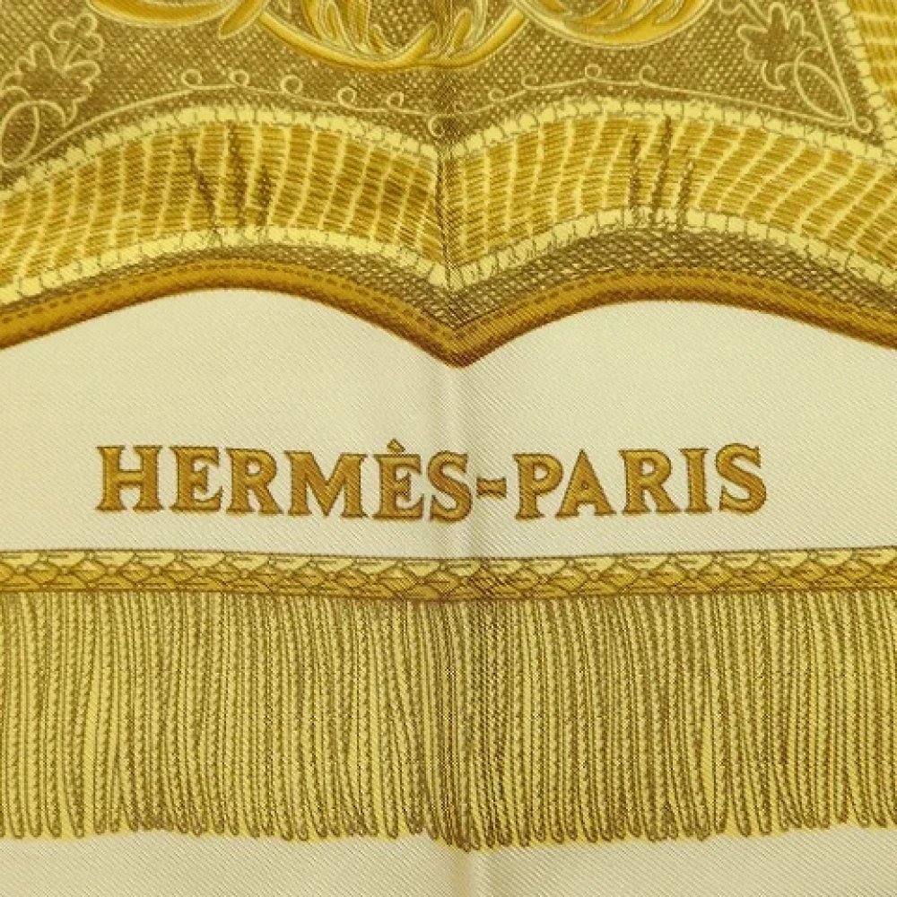 Hermès Vintage Pre-owned Wool scarves Beige Dames