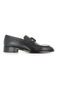 mocassins-en-cuir-noir-avec-epingle-argentee