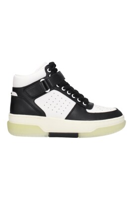 sneakers-en-cuir-noir-style-street