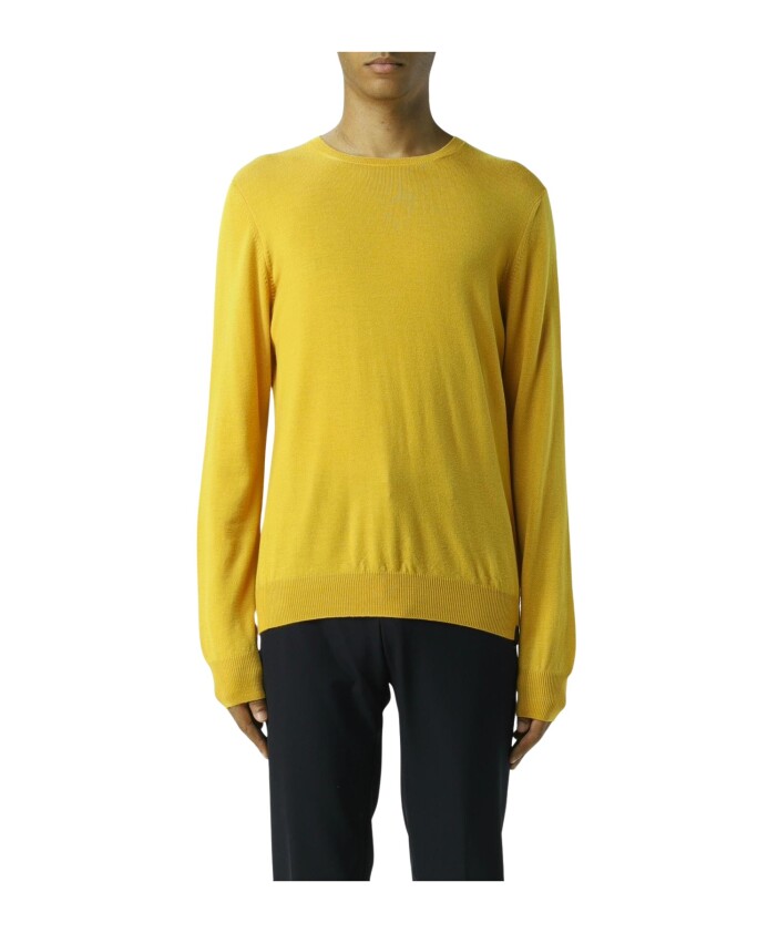 round-neck-knitwear