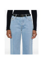 blauwe-knoopsluiting-rechte-pijp-jeans