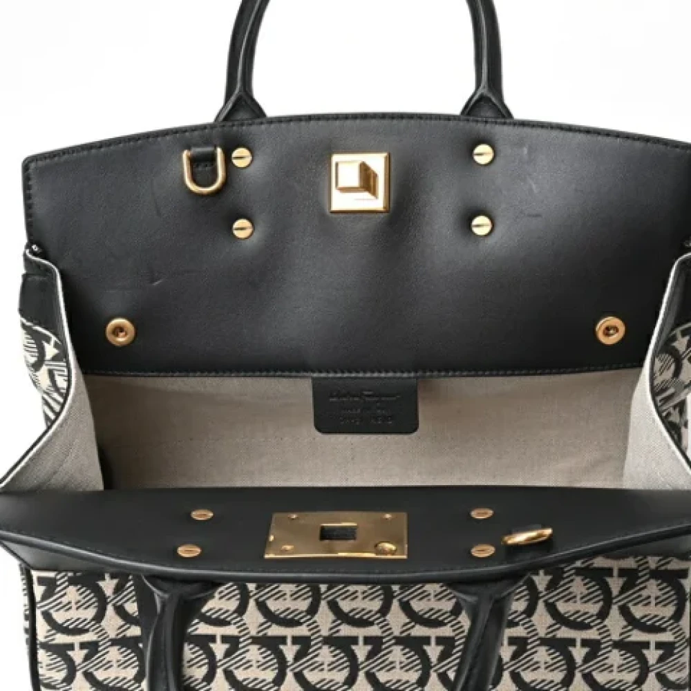 Salvatore Ferragamo Pre-owned Canvas handbags Black Dames