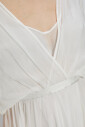 robe-avec-col-en-v