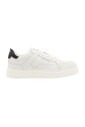 sneakers-blanc-bleu-logo-patch
