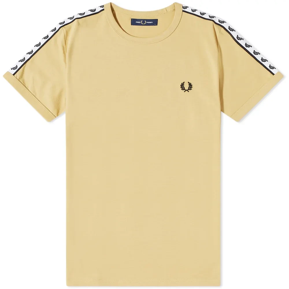 Fred Perry Ringer T-shirt geïnspireerd door de jaren 90 met Laurel Crown Tape Beige Heren