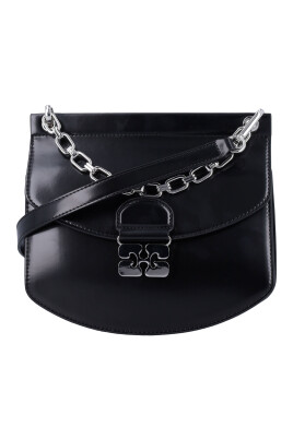 black-handbag-with-chain-detail
