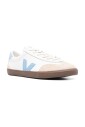 vita-och-himmelbla-sneakers