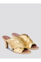 sandales-a-talons-en-cuir-dore