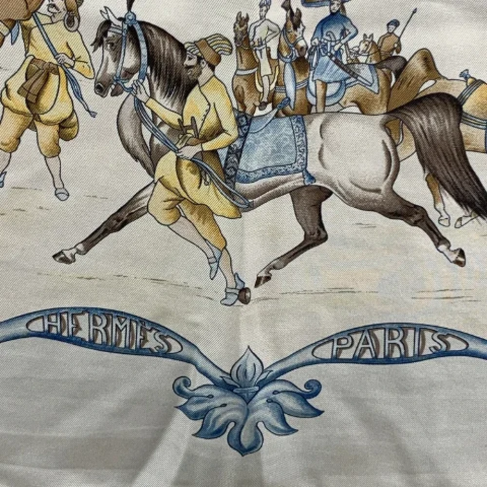 Hermès Vintage Pre-owned Silk scarves White Dames
