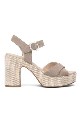 beige-leather-sandals-with-block-heel