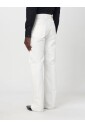 witte-jeans-met-knoopsluiting